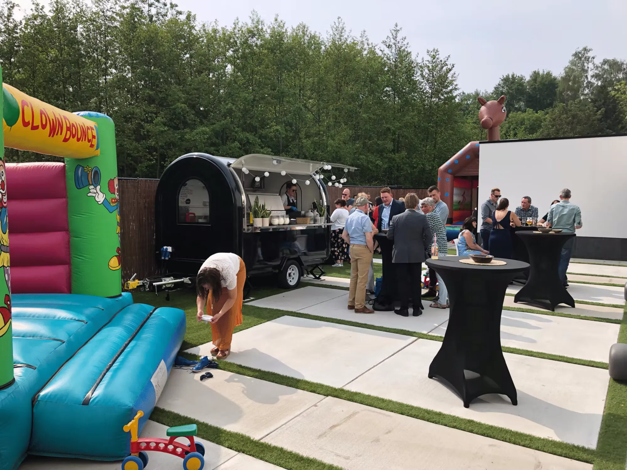 Kinderen op een familiefeest bij Blauwe Regen