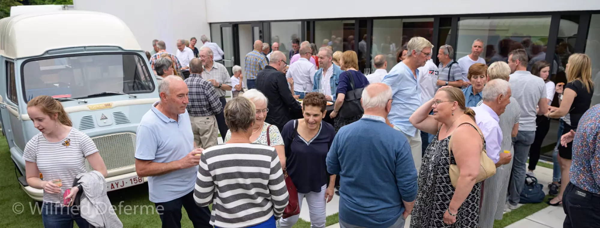 Gezellige sfeer tijdens een familiefeest bij Blauwe Regen