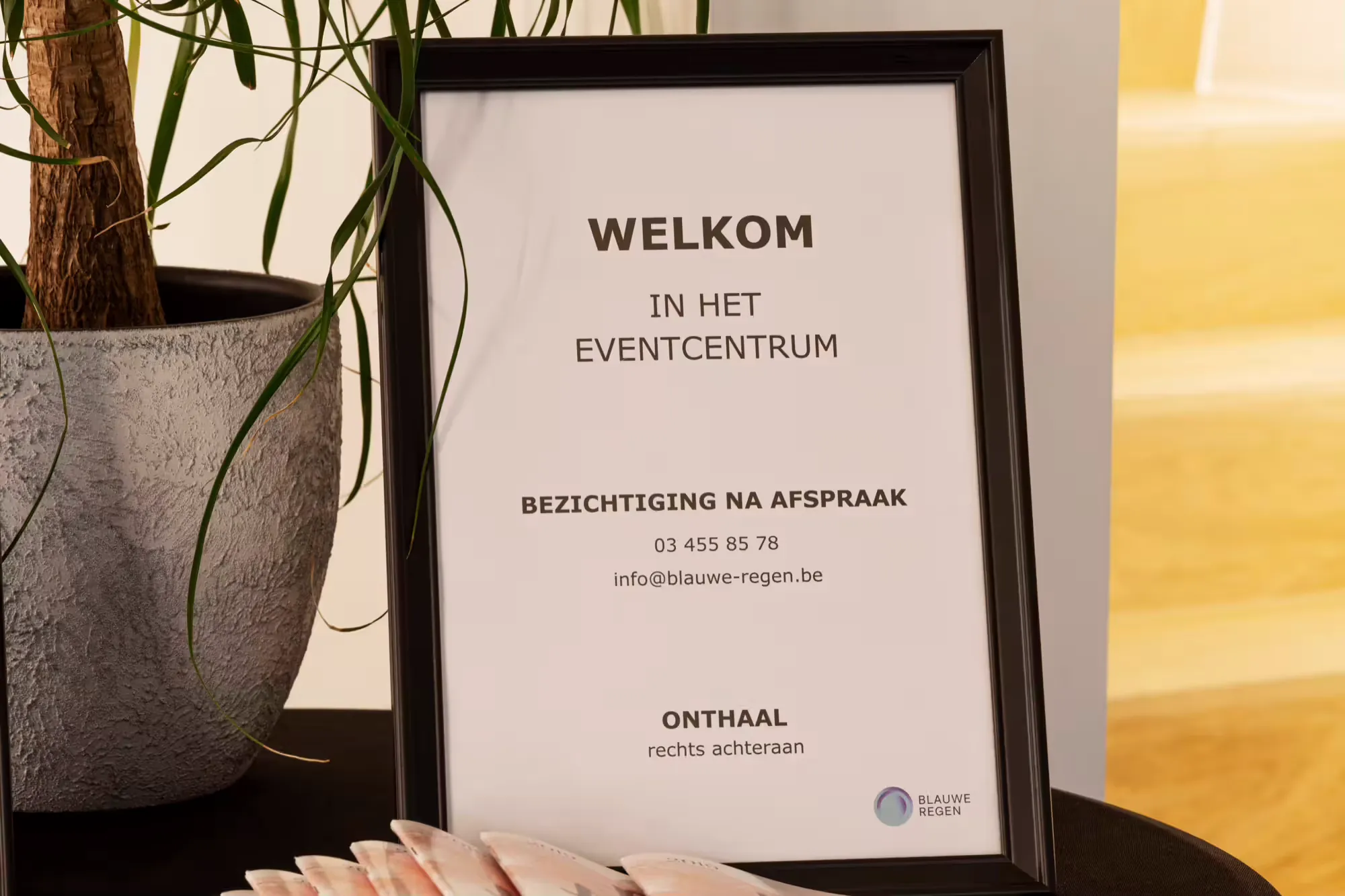 Welkomstbord bij de ingang van Blauwe Regen